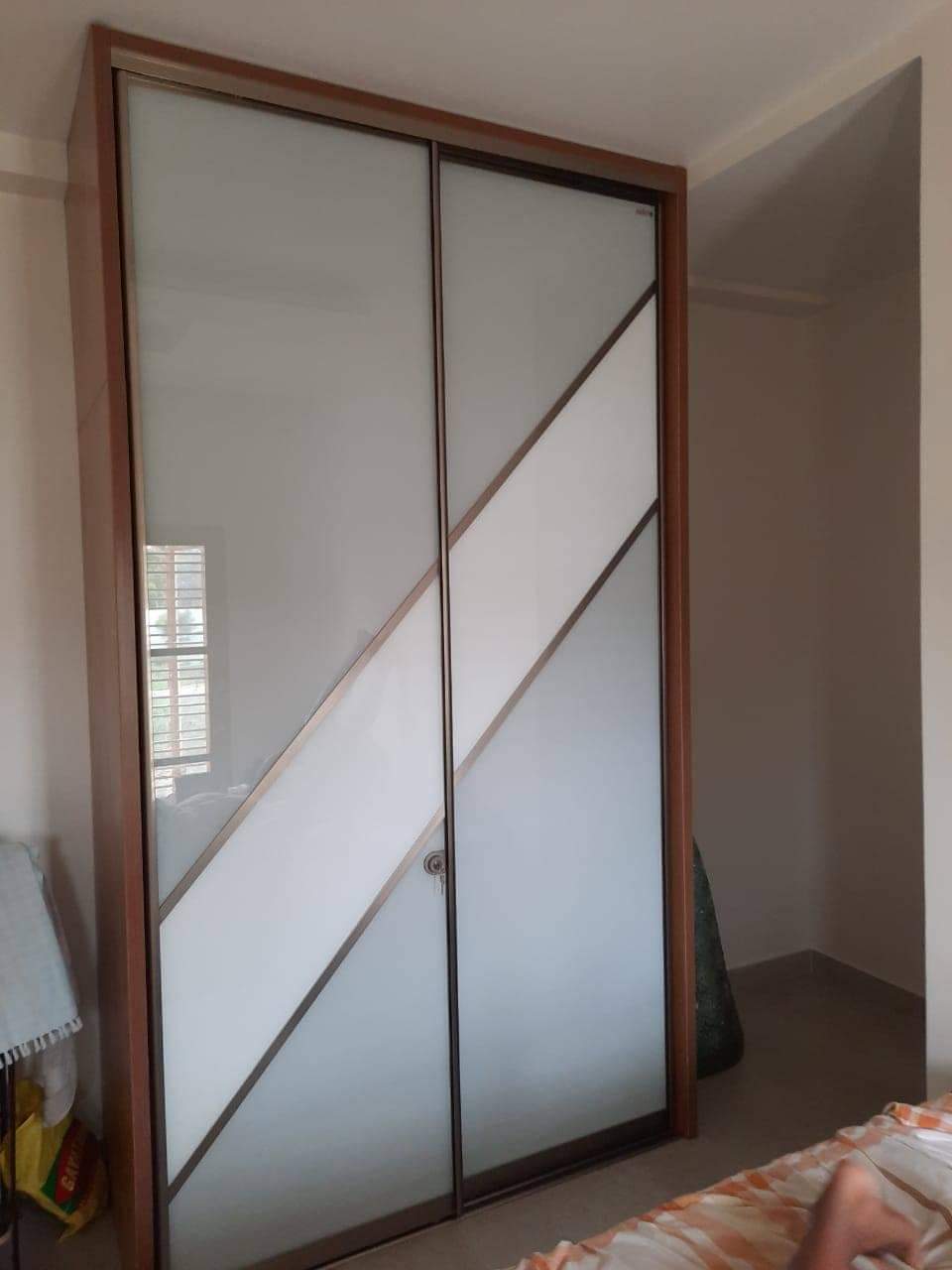 lacquer-glass-wardrobe-dealers-manufacturers-in-gurgaon-gurugram-india-top-dealers-manufacturers-in-gurgaon